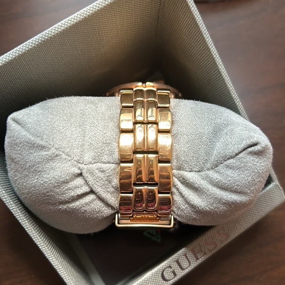 Guess Watch - Picture 2 of 6